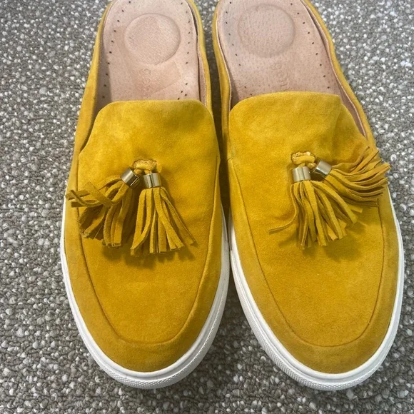 Gentle Soul by Kenneth Cole Yellow Tassel Rory Suede Loafers Pre-Owned. - Picture 3 of 5